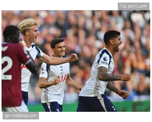 热刺补时阶段连入两球3-1逆转西汉姆联，继续保留前四希望